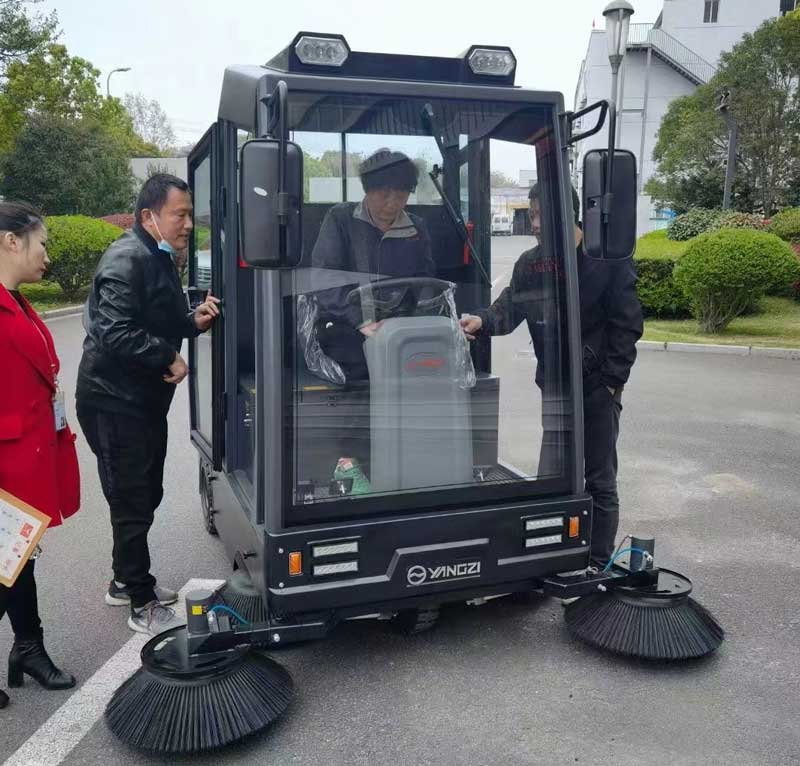 Huaan Industry chon mua xe quet rac Yangzi