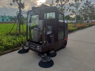 Xe quét rác ngồi lái Cabin Yangzi S12